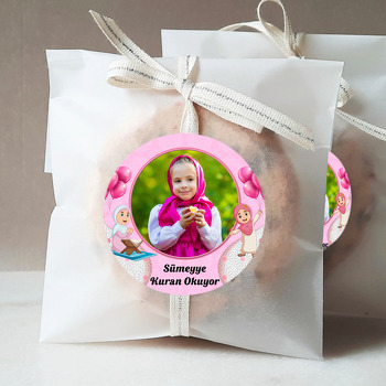 Kuran Okuyorum Pembe Temalı Resimli Sticker
