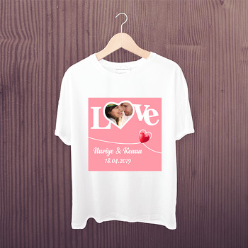 Love Yazı Pembe FonTemalı Baskılı Tshirt