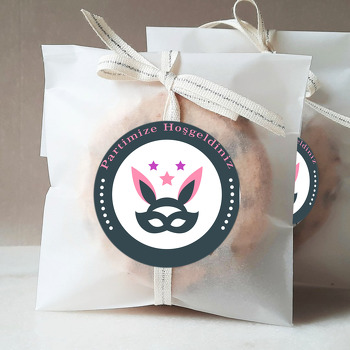 Maskeli Tavşan Parti Temalı Sticker