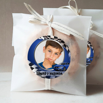 Mavi Araba ile Yarış Bayrağı Temalı Sticker