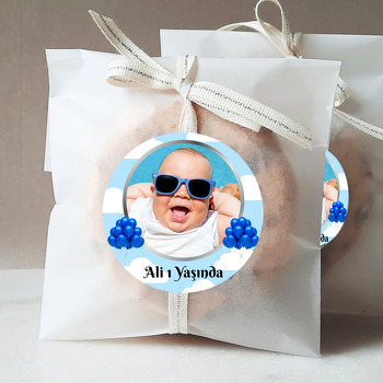 Mavi Balon Gümüş Çerçeve Bulut Fon Temalı Sticker