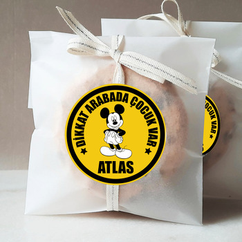 Mickey Mouse Kardeş ve Dikkat Çocuk Var Temalı Sticker