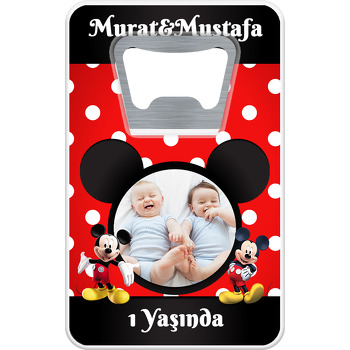 Mickey Mouse Kırmızı Fonda İkiz Temalı Resimli Dikdörtgen Magnet Açacak