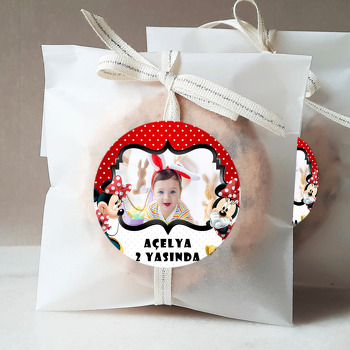 Minnie Mouse Siyah Çerçeve ile Kırmızı Beyaz Fon Temalı Sticker