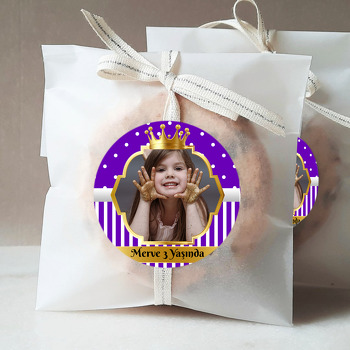 Mor Beyaz Puantiye ile Gold Çerçeve Temalı Sticker