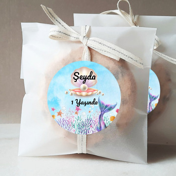 Mor Kuruklu Denizkızı ile Deniz Kabuğu Temalı Doğum Günü Sticker