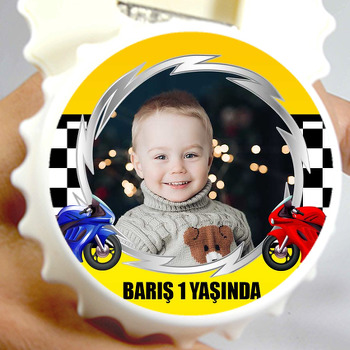 Motorsiklet ile Sarı Fon Temalı Kapak Şekilli Magnet Açacak