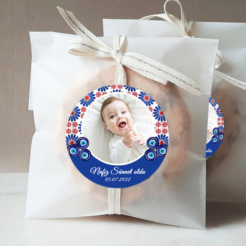 Nazar Boncuğu ve Kırmızı Beyaz Çiçekli Çini Desen ile Sünnet Temalı Sticker