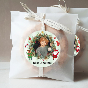 Noel Baba ve Geyik Yeşil Beyaz Fon Temalı Resimli Parti Sticker