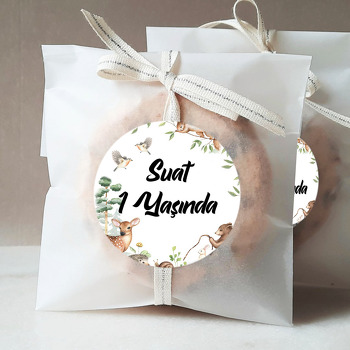 Orman Hayvanları Göl Çevresinde Temalı Sticker