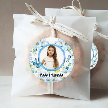 Papatya Ve Kelebek Temalı Resimli Sticker