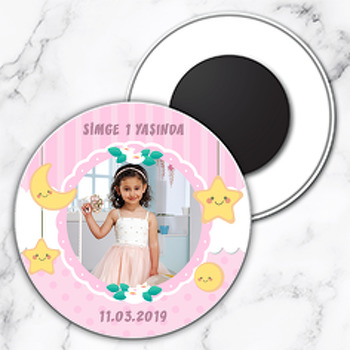 Pembe Ay Ve Yıldız Temalı Resimli Daire Plastik Magnet