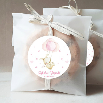 Pembe Balonlar ile Uçan Beyaz Tavşan ve Kalpler Temalı Sticker