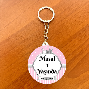 Pembe Beyaz Puantiye ile Gümüş Çerçeve Temalı Daire Plastik Anahtarlık