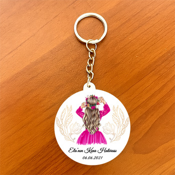Pembe Elbiseli Kız ile Nişan Temalı Daire Plastik Anahtarlık