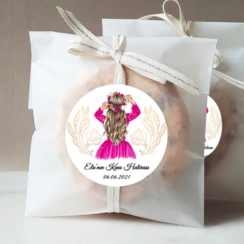 Pembe Elbiseli Kız ile Nişan Temalı Sticker