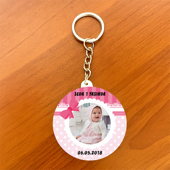Pembe Fiyonk Temalı Resimli Daire Plastik Anahtarlık