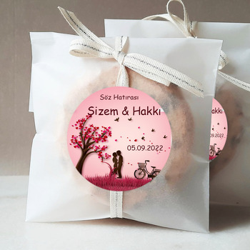Pembe Fonda Kalpli Ağaç ve Sevgililer Temalı Sticker