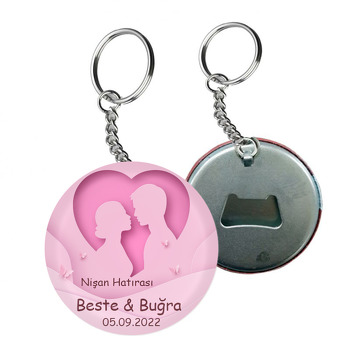 Pembe Kalpte Sevgililer ile Kelebekler Temalı Arkası Açacak Anahtarlık