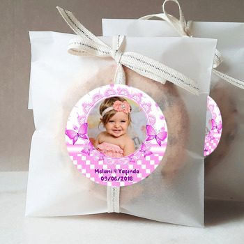 Pembe Kelebekler Temalı Sticker
