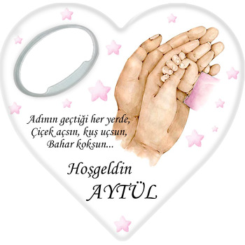 Pembe Kıyafetli Bebek ile Ebeveyn Elleri Temalı Kalp Şekilli Magnet Açacak