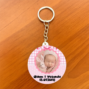 Pembe Kurdele Temalı Resimli Daire Plastik Anahtarlık