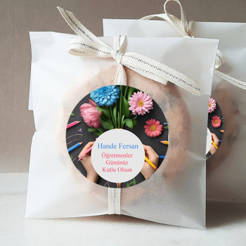 Pembe Mavi Papatyalar ile Öğretmenler Günü Temalı Sticker