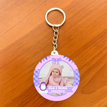 Pembe Penguen Temalı Resimli Daire Plastik Anahtarlık