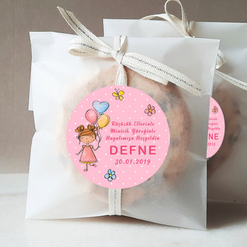 Pembe Puantiye Fonda Sevimli Kız Temalı Doğum Günü Sticker