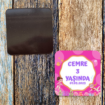 Pembe Su Altı ve Yüzücüler Temalı Doğum Günü Magnet