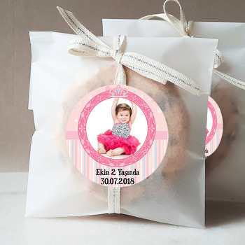 Pembe Taçlı Temalı Resimli Sticker