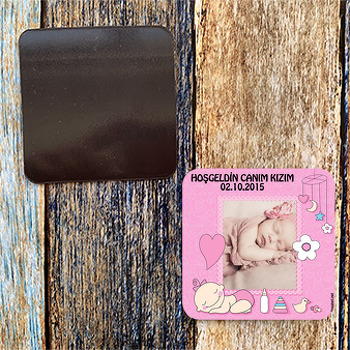 Pembe Uyuyan Bebek Temalı Magnet