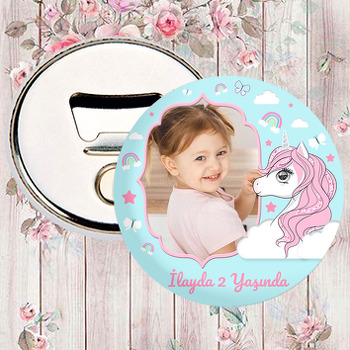 Pembe Yeleli Unicorn ile Mavi Desenli Fon Temalı Magnet Açacak