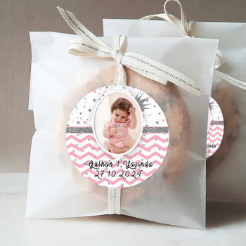 Pembe Zeminli Simli Gümüş Taç Temalı Resimli Sticker