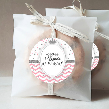 Pembe Zeminli Simli Gümüş Taç Temalı Sticker