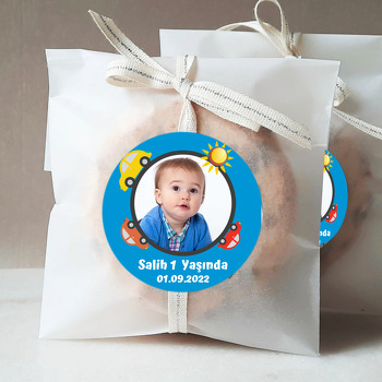 Renkli Arabala Çerçeve ile Mavi Fon Temalı Sticker