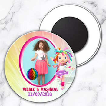 Rosienin Dünyası Temalı Resimli Daire Plastik Magnet