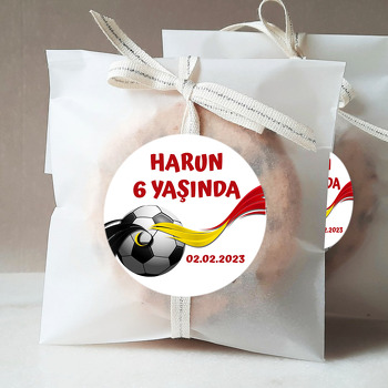 Sarı Kırmızı Çizgiler ile Futbol Topu Beyaz Fon Temalı Doğum Günü Sticker