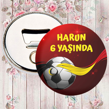 Sarı Kırmızı Çizgiler ile Futbol Topu Kırmızı Fon Temalı Doğum Günü Magnet Açacak