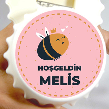 Sevimli Arı Pembe Fon Temalı Kapak Şekilli Magnet Açacak