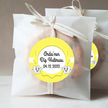 Sevimli Diş ile Sarı Çizgili Fon Temalı Diş Buğdayı Sticker