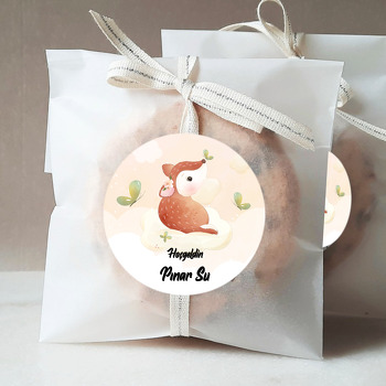 Sevimli Geyik ile Yeşil Kelebek Temalı Sticker