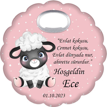 Sevimli Yavru Kara Kuzu Pembe Fon Temalı Çiçek Şekilli Magnet Açacak