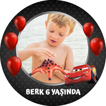 Şimşek Mcqueen ile Kırmızı Balon Siyah Fon Temalı Daire Plastik Doğum Günü Anahtarlık