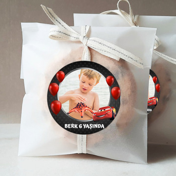 Şimşek Mcqueen ile Kırmızı Balon Siyah Fon Temalı Sticker