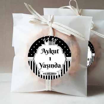 Siyah Beyaz Puantiye ile Gümüş Çerçeve Temalı Sticker