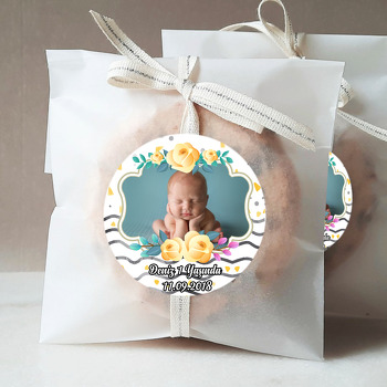 Siyah Beyaz ve Sarı Çiçek  Temalı Resimli Sticker