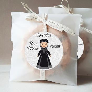 Siyah Bindallı ile Gri Çiçekli Fon Temalı Sticker