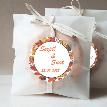 Sonbahar Yaprakları ile Beyaz Çerçeve Temalı Sticker