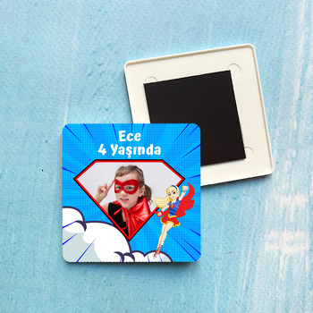 Supergirl Temalı Doğum Günü Plastik Kare Magnet
